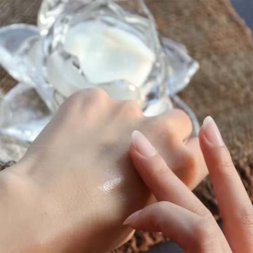 OEM Customized Rose Snow Lotus Face Cream Whitening Moisturizing and Brightening Skin with Nourishing Flower Ingredients.jpg